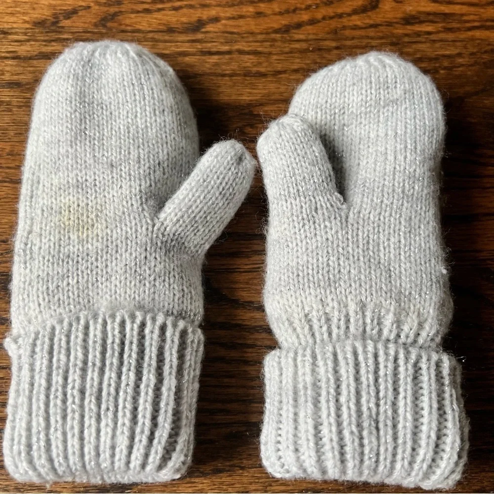🍭6/$30 H&M Gray and pink bow fleece lined girl’s mittens - 1-2 years